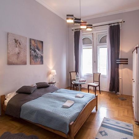 Belvarosi Vintage Apartman A Setaloutcan 米什科尔茨 外观 照片