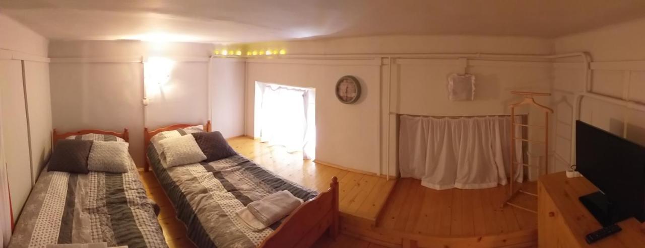 Belvarosi Vintage Apartman A Setaloutcan 米什科尔茨 外观 照片